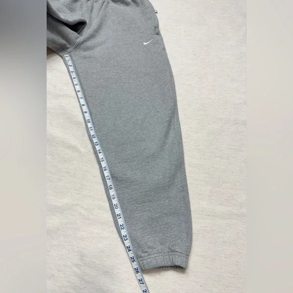 Nike Women Gray Sweatpants Small Athleisure Fleece Jogger Gym Workout Streetwear - Picture 4 of 7